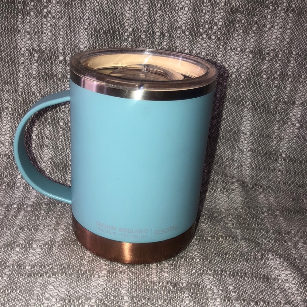 New without tags asobu vacuum insulated stainless drinking mug with lid.